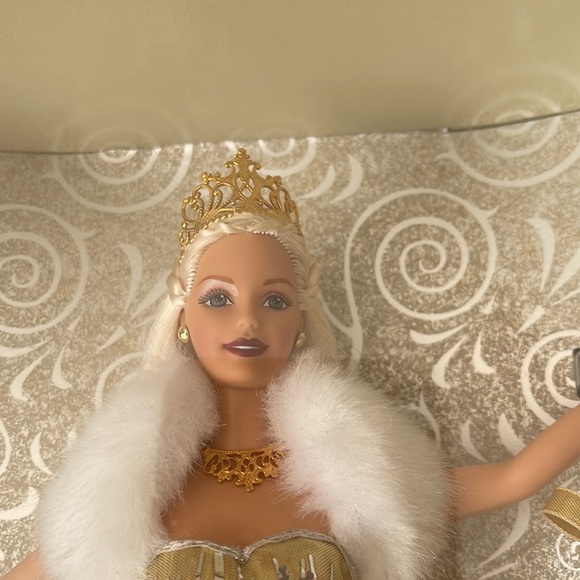 NRFB Celebration Barbie ~ 2000 🎊 - Picture 12 of 12